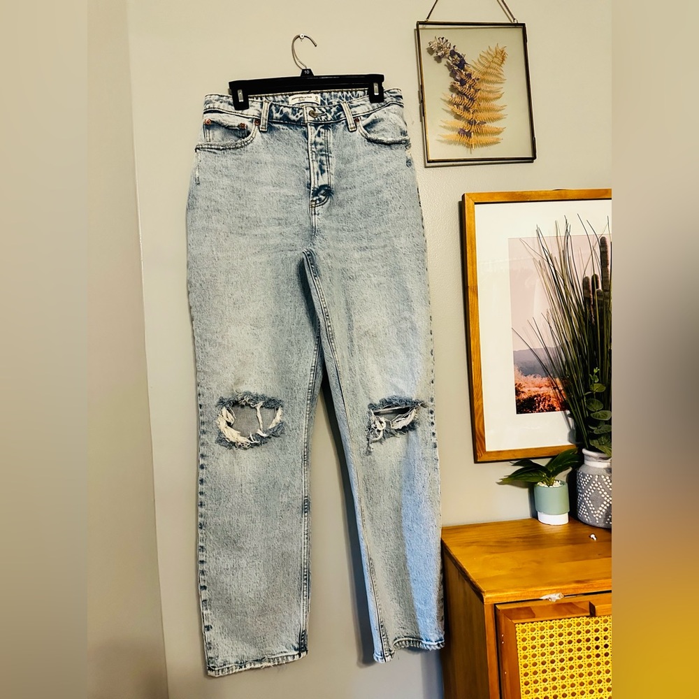 COPY - Abercrombie & Fitch The Dad High Rise Curve Love Lightwash Jeans